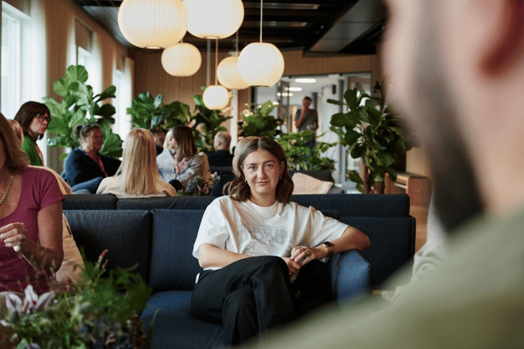 Omdebatterat elstöd, varning om varsel & högre skulder bland unga