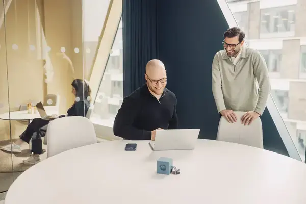 Två killar som har möte